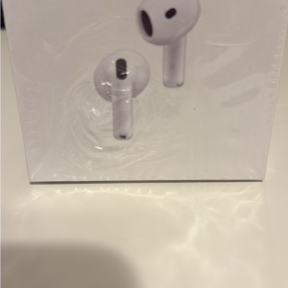Apple AirPods with Noise Cancellation - White
